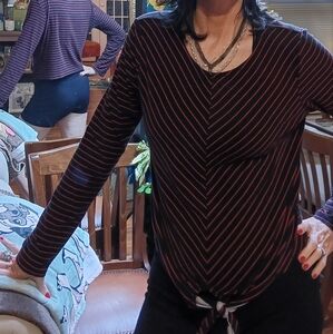 Red&Black front tie blouse cute nwot